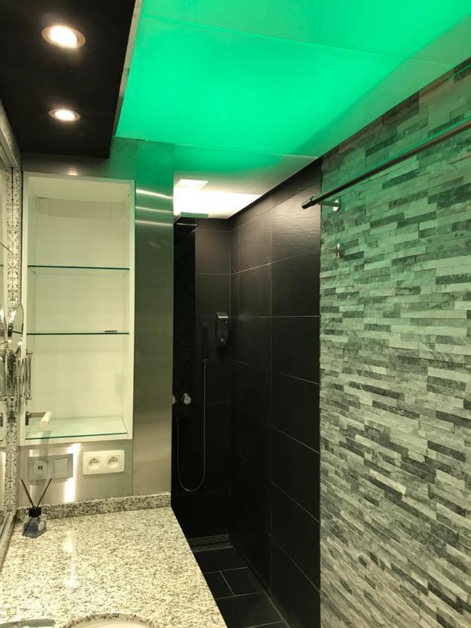 Caravaggio Boutique Suites Антверпен Экстерьер фото